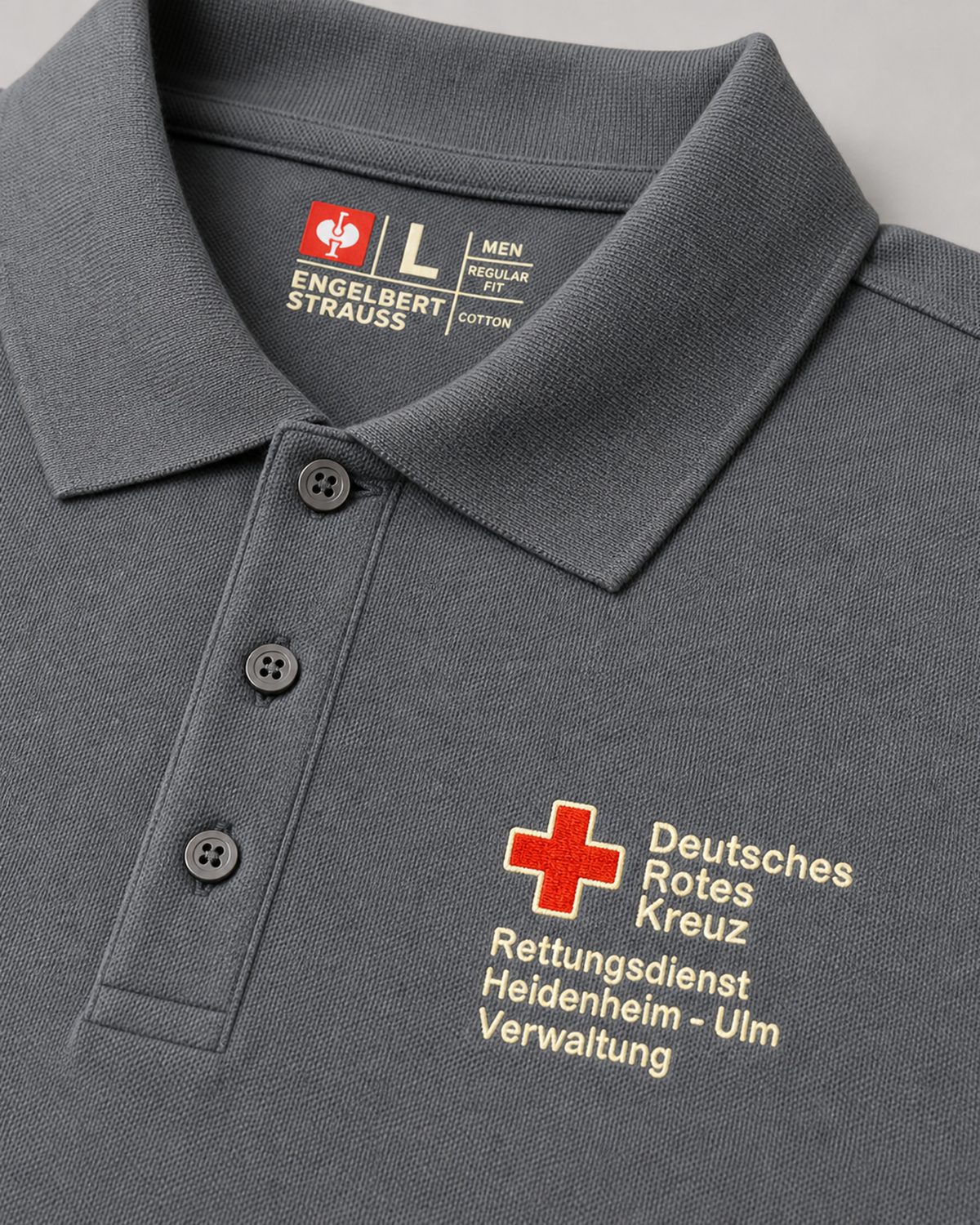 Poloshirt mit gesticktem DRK-Logo für den Rettungsdienst